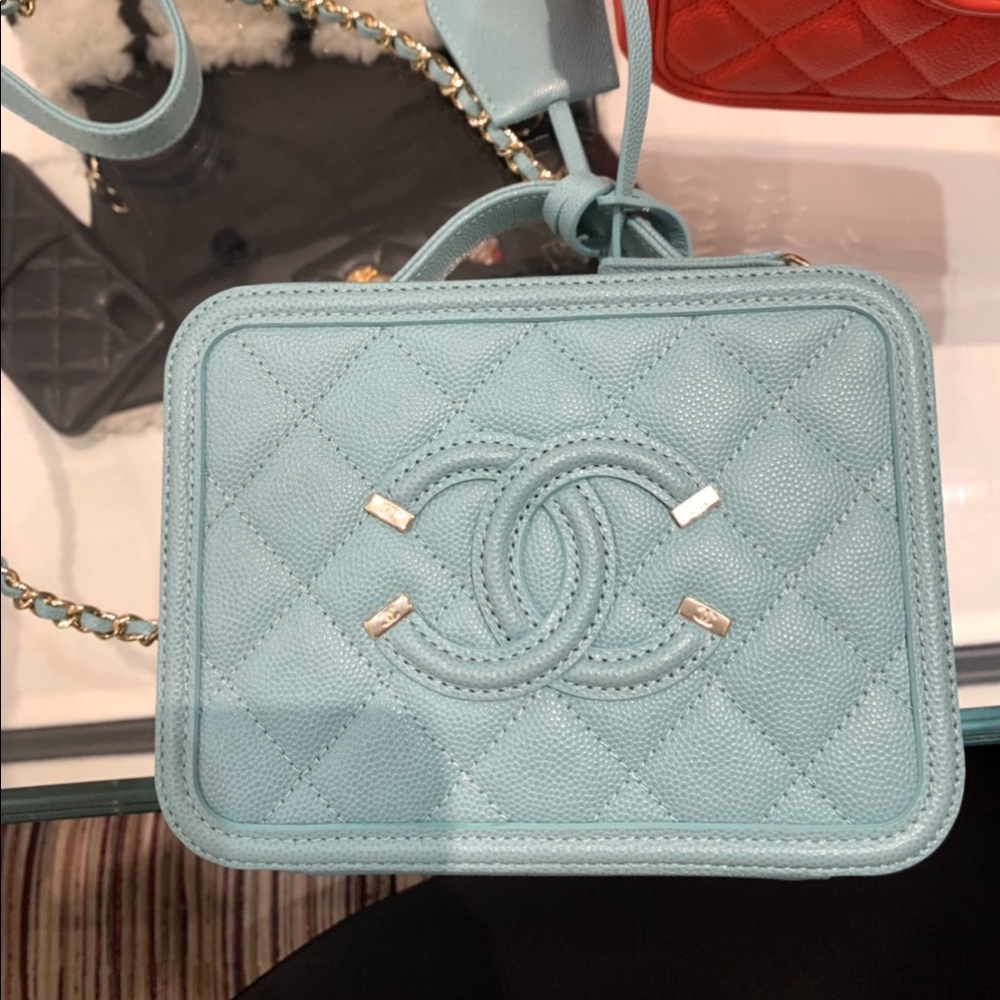 Chanel small filigree bag - Picture 2 of 5